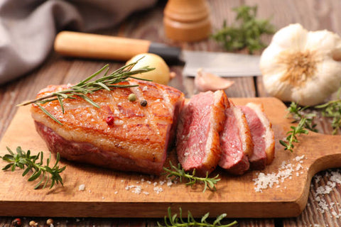Que boire avec un magret de canard ? - Mets & Vins
