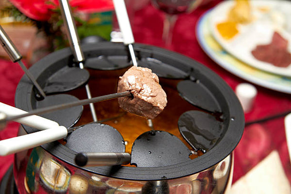 Que boire avec la fondue bourguignonne ? - Mets & Vins